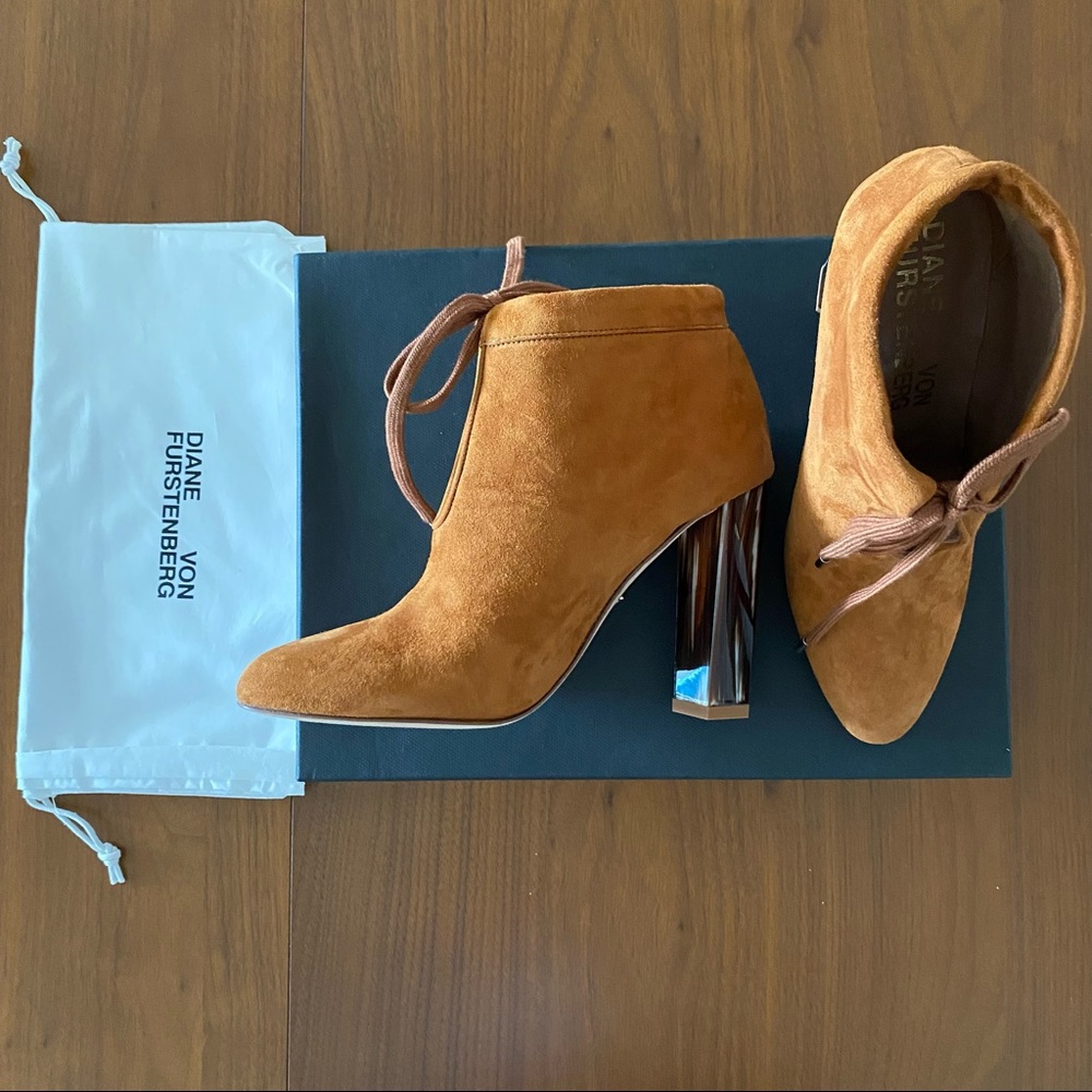 New in box DVF brown/tan suede ankle booties with tie size 5 (fits like 5.5)